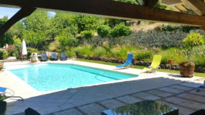 Гостиница Villa de 4 chambres avec piscine privee jardin amenage et wifi a Malaucene  Малосен
